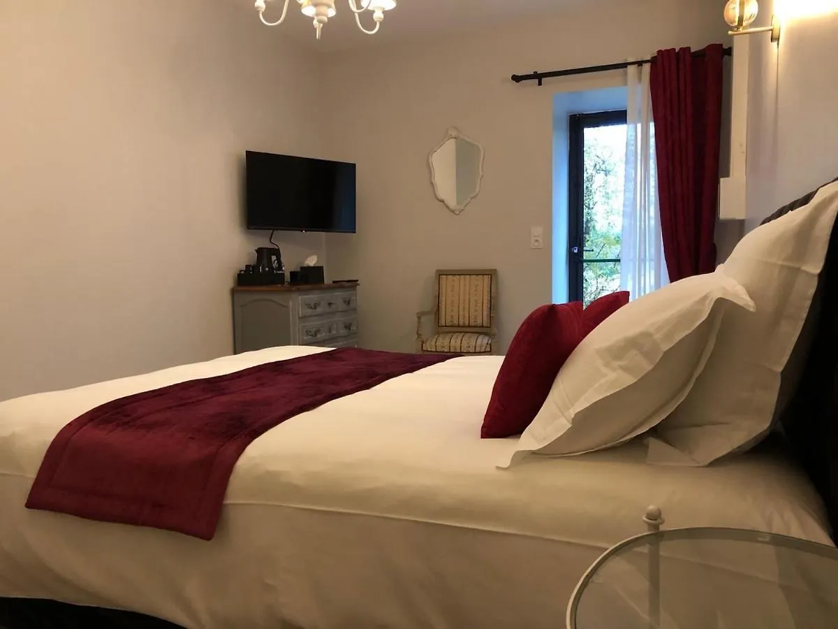 Bed and Breakfast Domaine De Monplaisir Caylus 0*,  Francia
